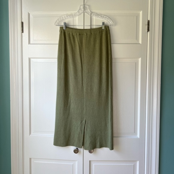 Green Knitted Skirt - Picture 2 of 3